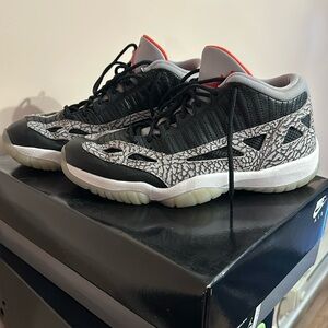 Air Jordan 11 Retro Low IE